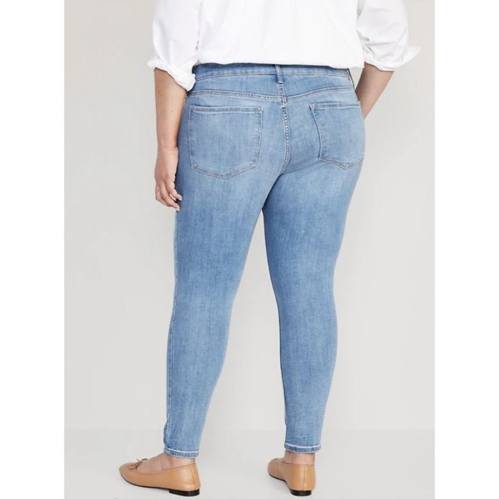 Old Navy Light Blue Mid-Rise Rockstar Super-Skinny Jeans for Women - 28